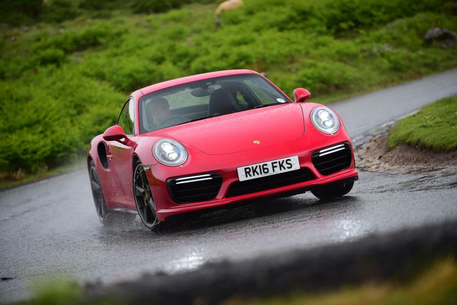  Porsche 911 Turbo S Coupe 2016 года  (UK) (фото 9 из 29)